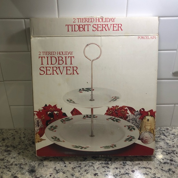 Vintage holly berries porcelain 2 tiered holiday tidbit server - Picture 9 of 10